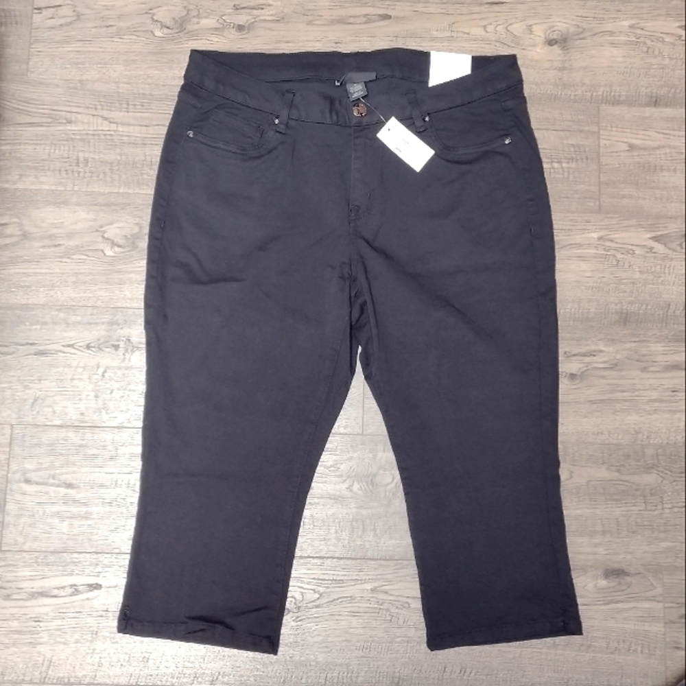 *Sold*NWT LB black pedal crop jeans